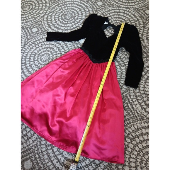 VTG Velvet Satin Dress Gown Size 6 Red Black Velvet 80's Rock Vampire Goth Retro - Picture 16 of 16